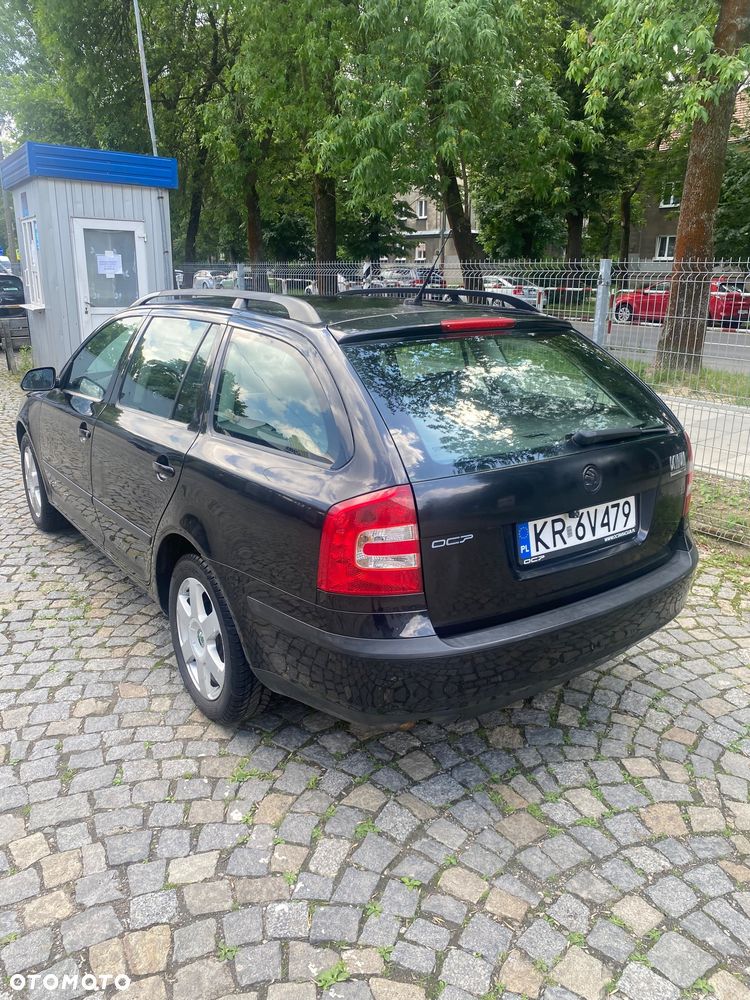 Skoda Octavia 1.6 FSI Ambiente - 6
