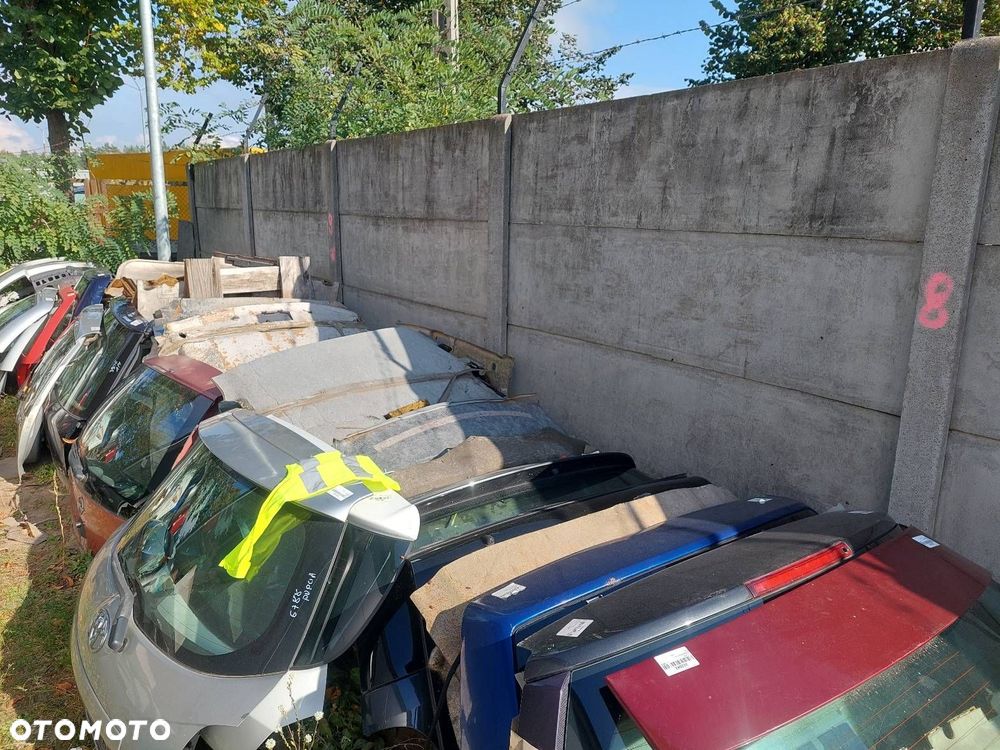 KOMPLETNY TYŁ KLAPA BAGAŻNIKA ZDERZAK LAMPY TOYOTA AURIS I 06-09 1C0 - 16