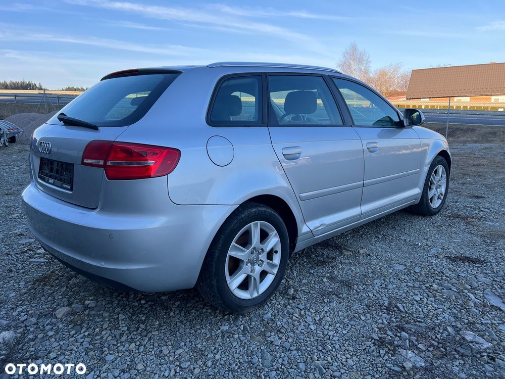 Audi A3 Sportback 1.6 TDI DPF S line Sportpaket - 7
