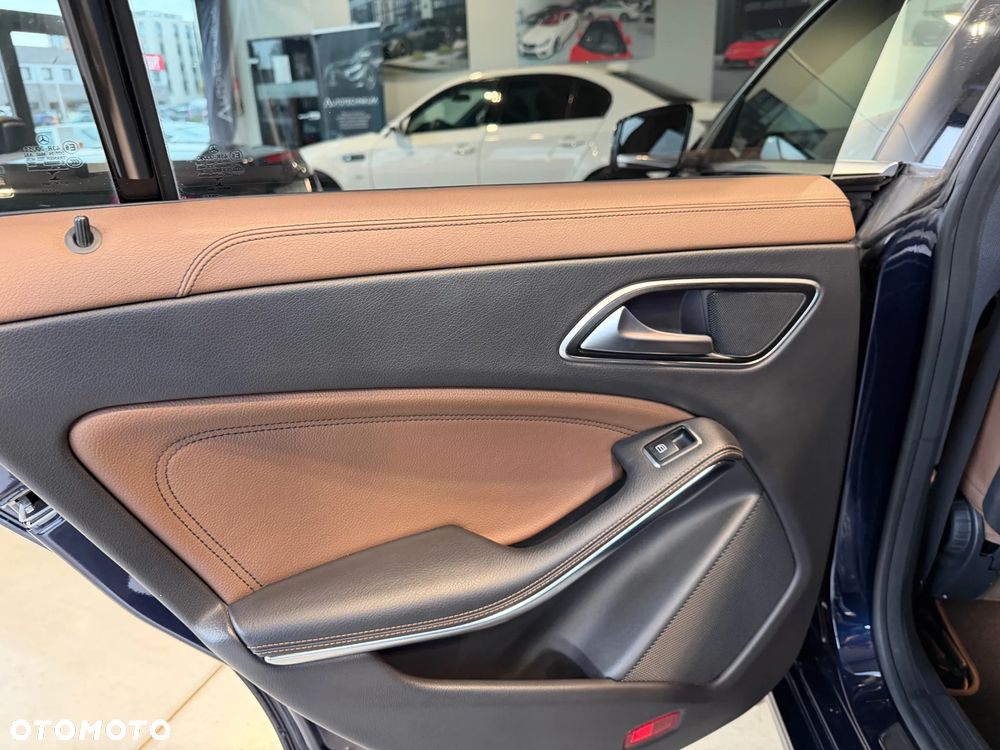 Mercedes-Benz CLA Shooting Brake 180 d 7G-DCT AMG Line - 15