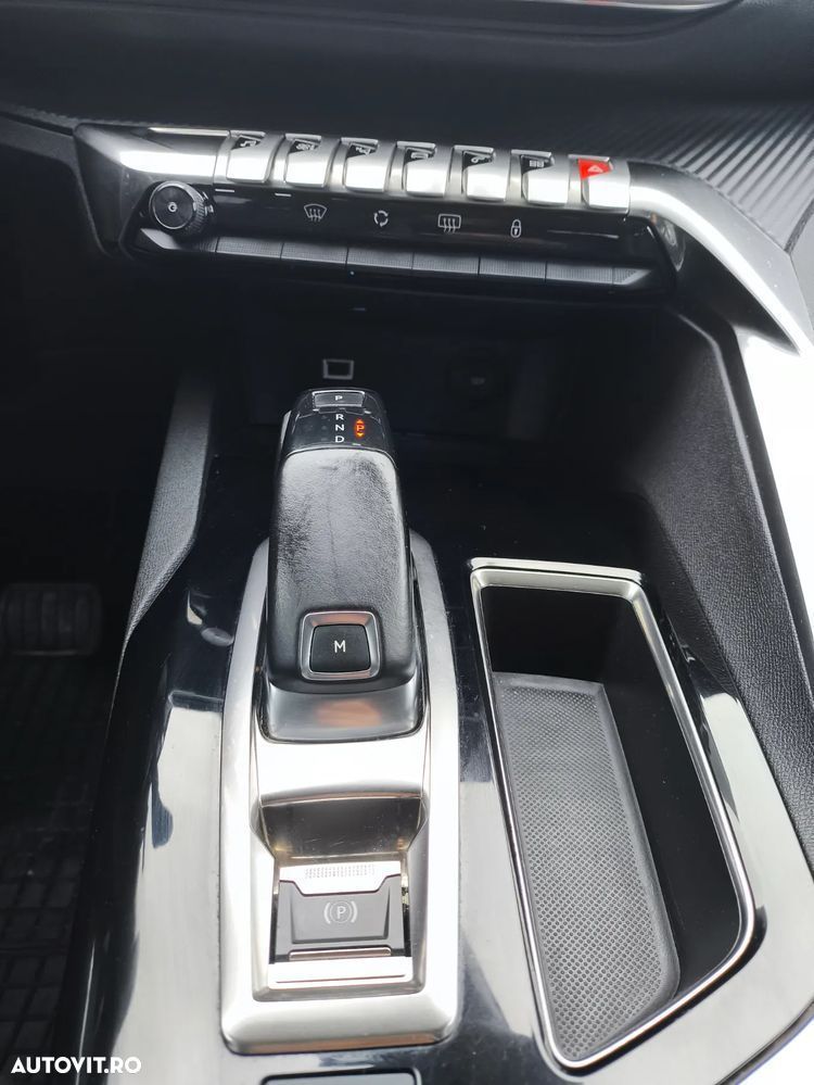 Peugeot 3008 1.2 PureTech Turbo S&S EAT8 Allure - 6