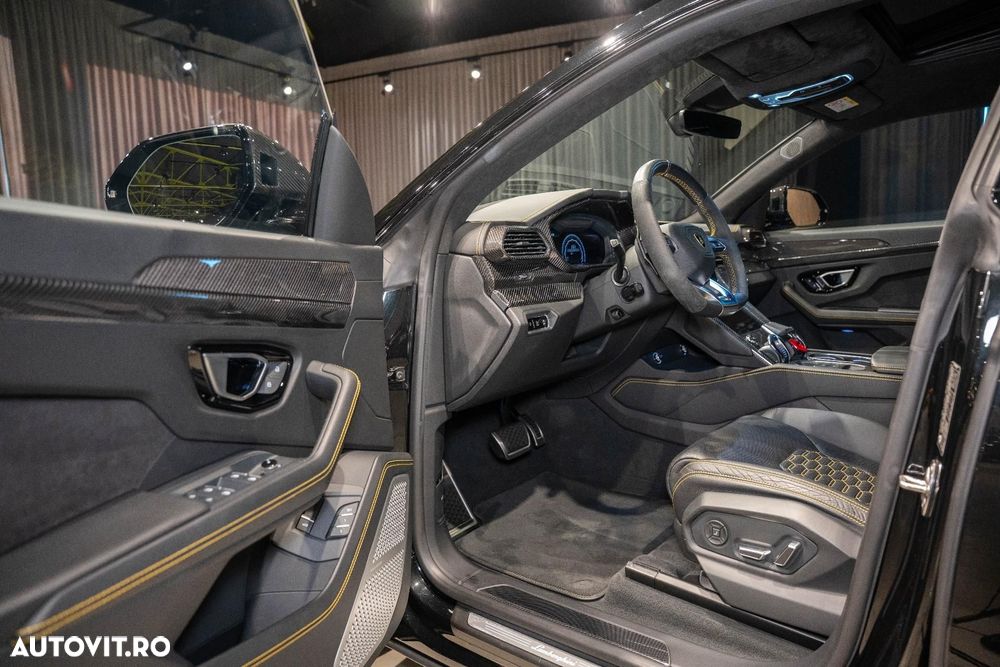 Lamborghini URUS - 35