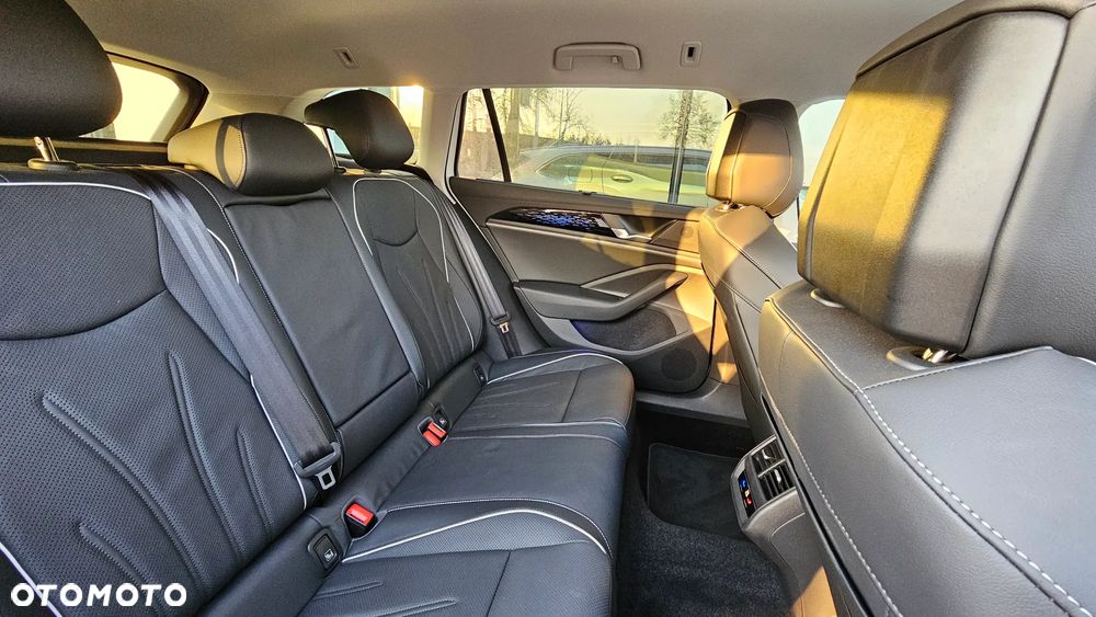 Volkswagen Passat - 34