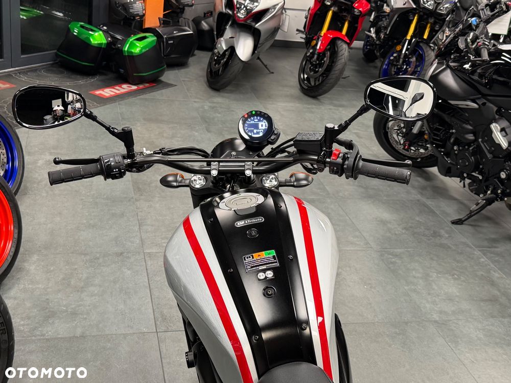 Yamaha XSR - 25