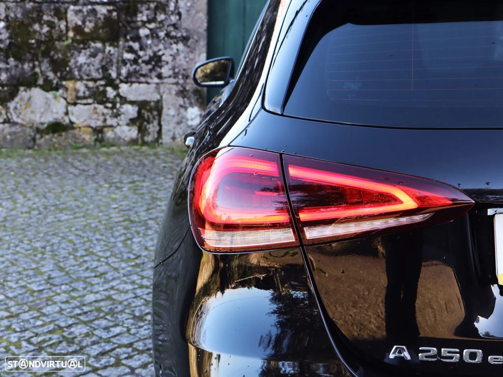 Mercedes-Benz A 250 e AMG Line - 8