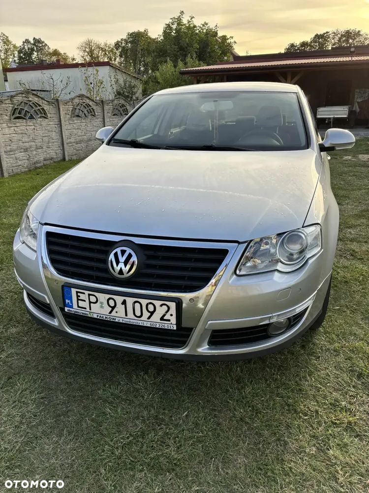 Volkswagen Passat - 1