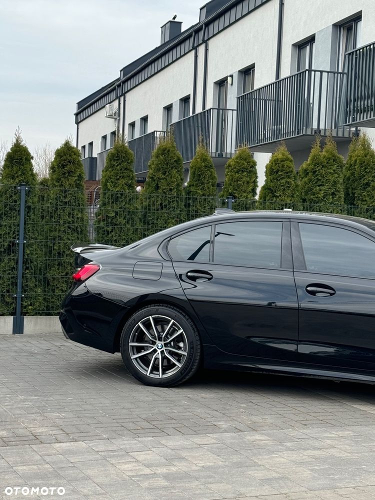 BMW Seria 3 330i xDrive Sport - 16
