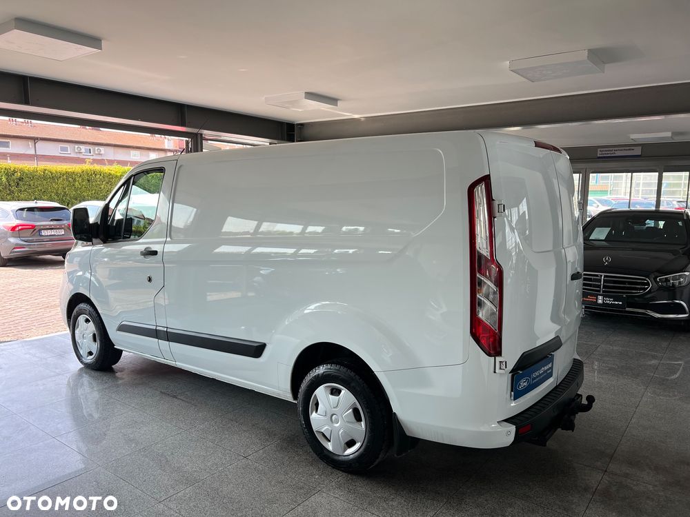 Ford Custom - 10