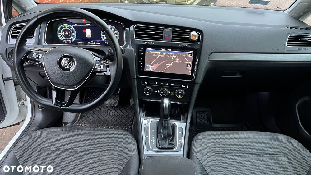 Volkswagen Golf - 10