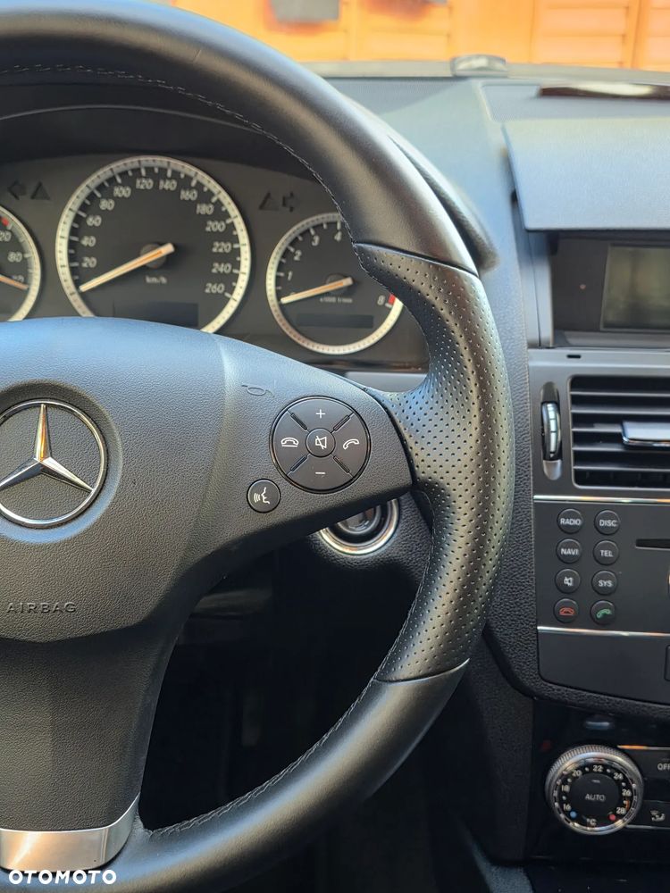 Mercedes-Benz Klasa C 200 (BlueEFFICIENCY) 7G-TRONIC Elegance - 27