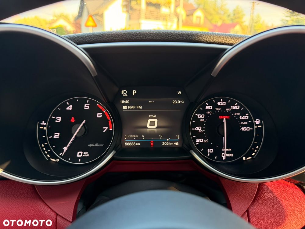 Alfa Romeo Stelvio 2.0 Turbo 16V AT8-Q4 Ti - 18