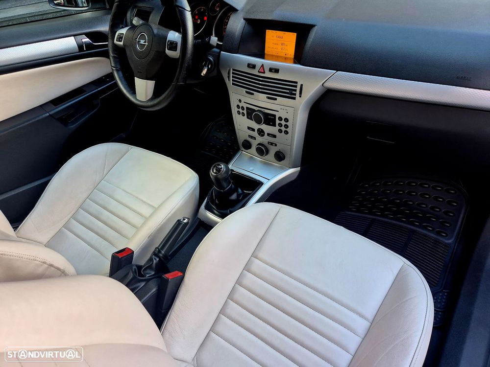 Opel Astra GTC 1.9 CDTI DPF Sport - 32