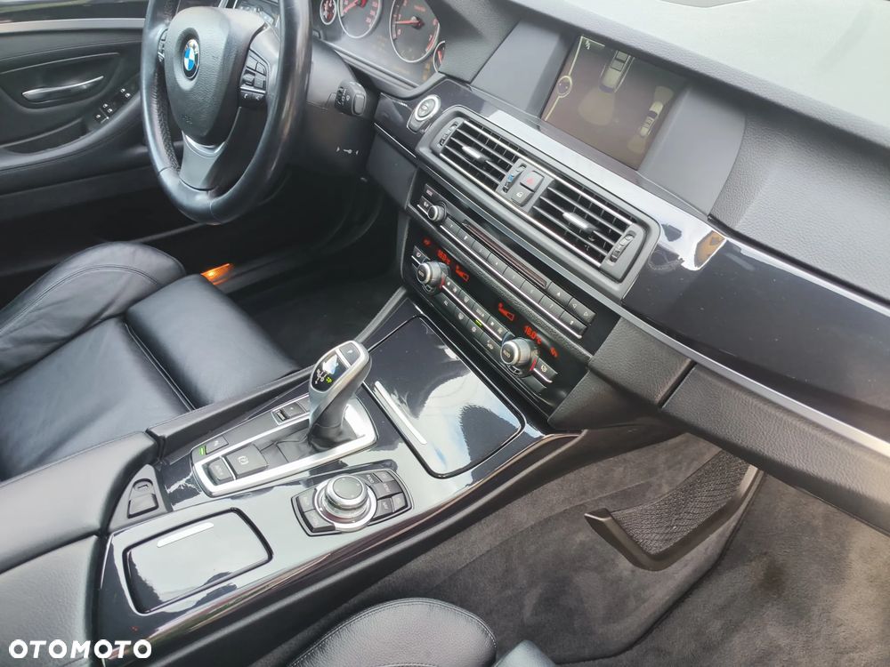 BMW Seria 5 523i Sport-Aut - 14