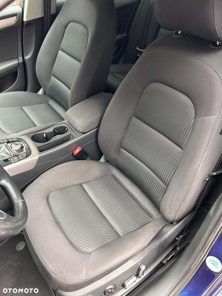 Audi A4 Limousine - 13