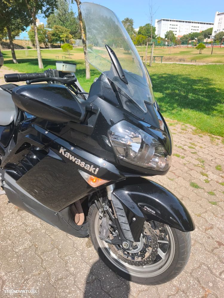 Kawasaki GTR 1400 - 10