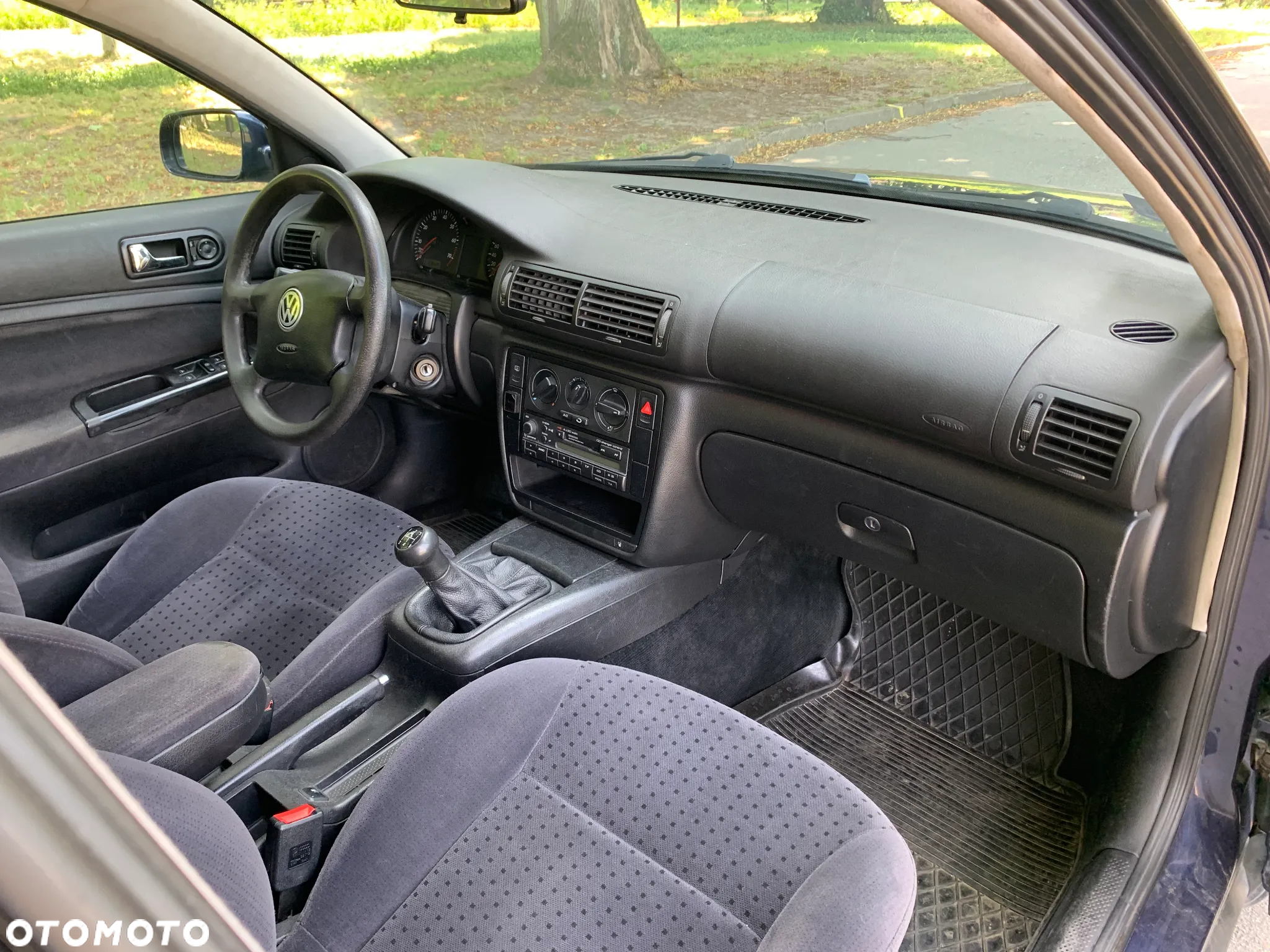 Volkswagen Passat 1.6 - 7