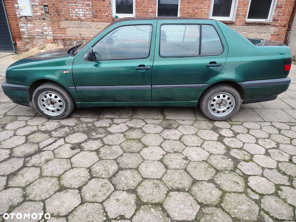 Volkswagen Vento - 4