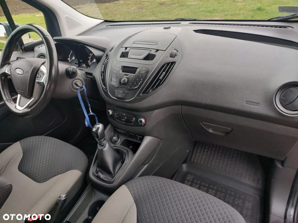 Ford Tourneo Courier - 10