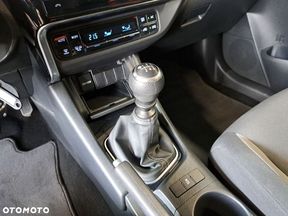 Toyota Auris 1.33 VVT-i Active - 24