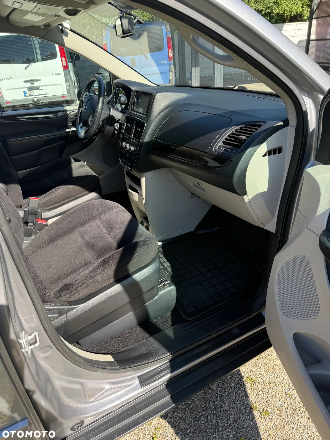 Dodge Grand Caravan - 8