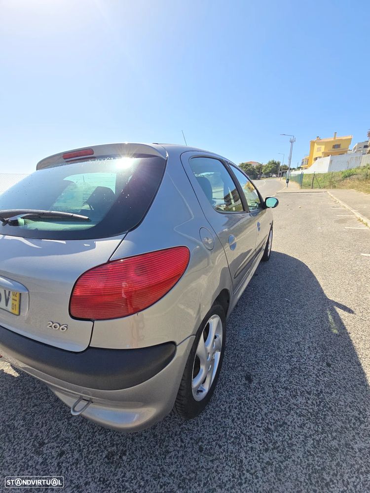 Peugeot 206 1.1 Color Line - 4