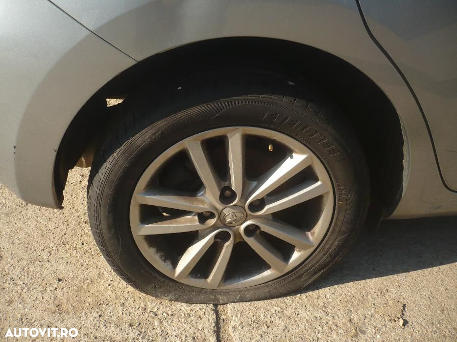 Dezmembrez Toyota Auris VVTI - 6