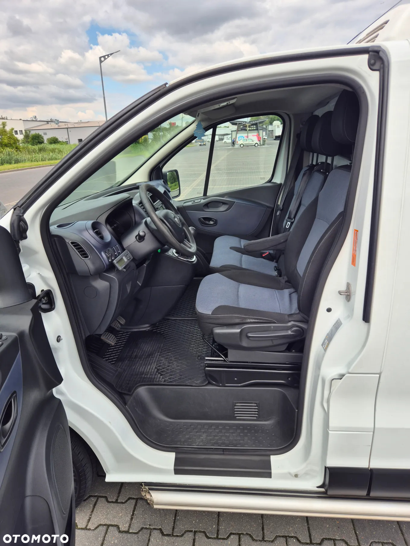 Opel Vivaro - 11