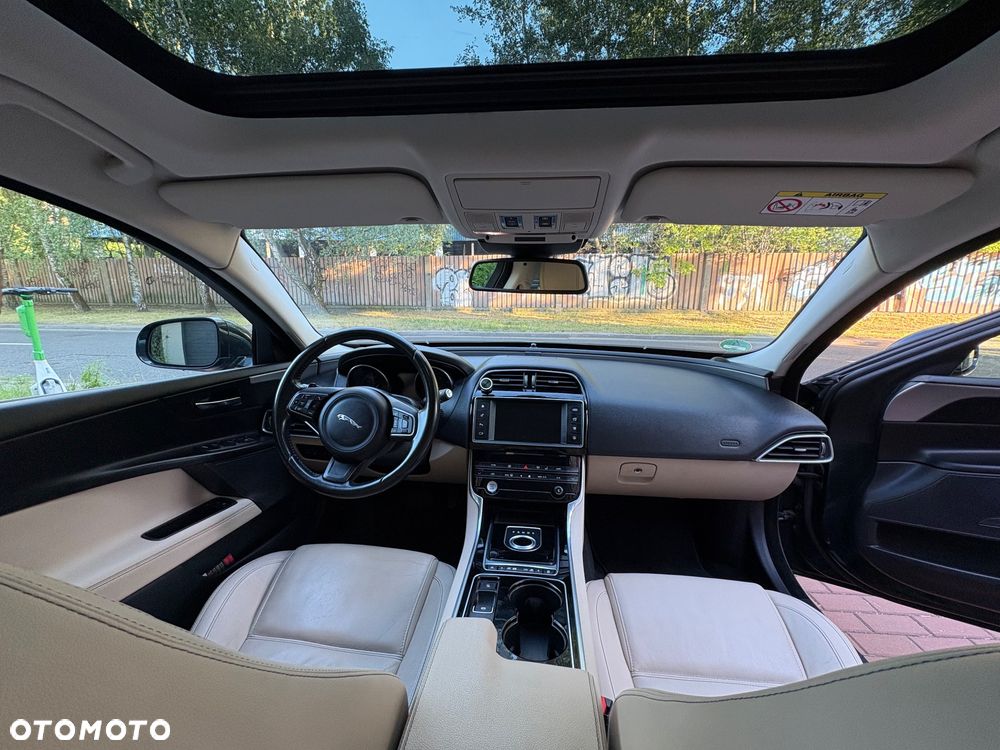 Jaguar XE 2.0 D Prestige - 7