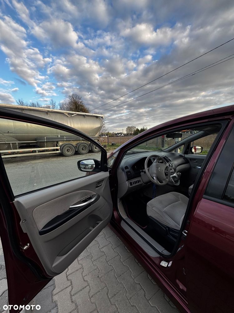 Mitsubishi Grandis 2.4 Intense - 9