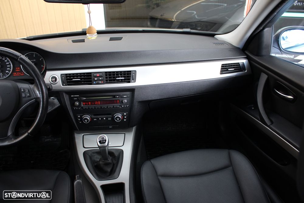 BMW 320 d Dynamic - 41