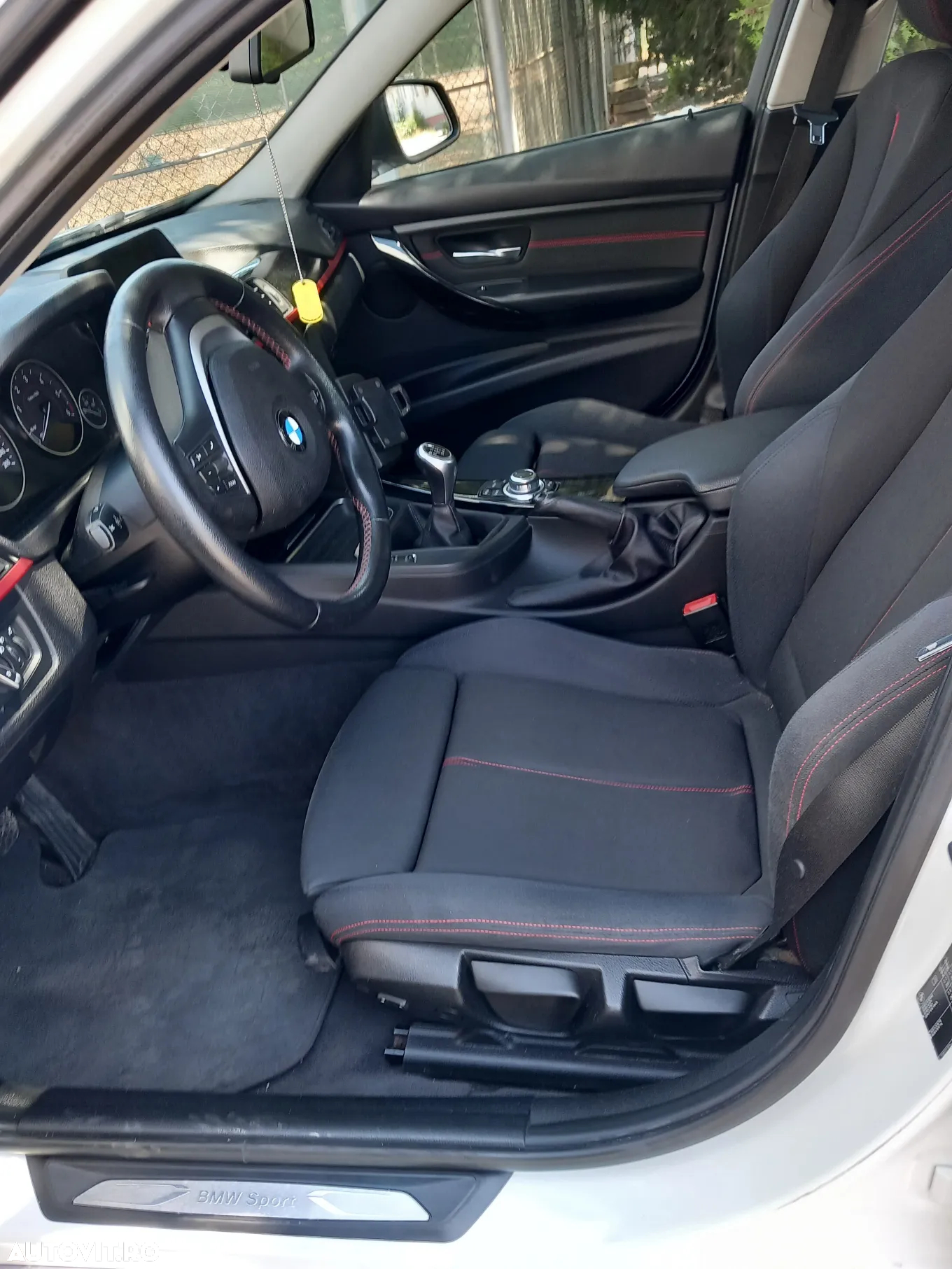 BMW Seria 3 320d Sport Line - 13