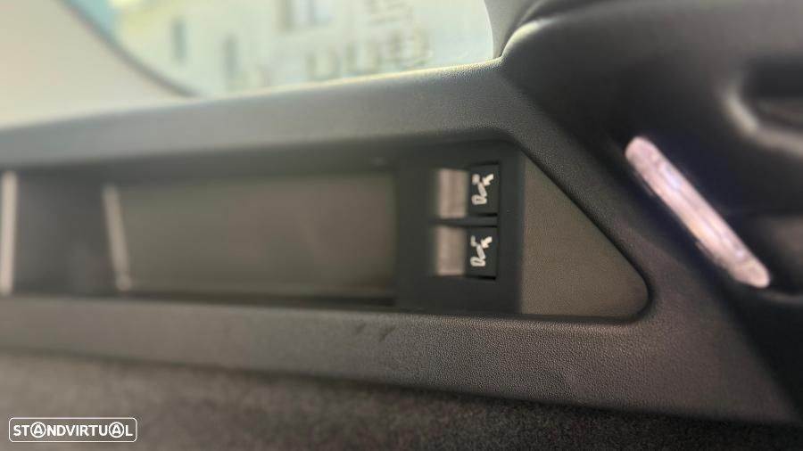 Land Rover Discovery Sport 2.0 eD4 SE - 26