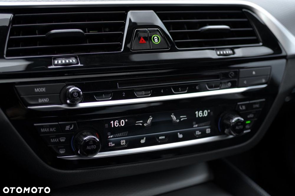 BMW Seria 5 540i xDrive Sport Line - 18