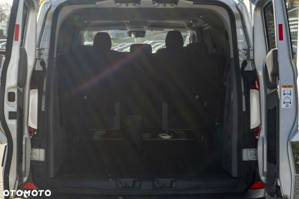 Volkswagen Caravelle - 12