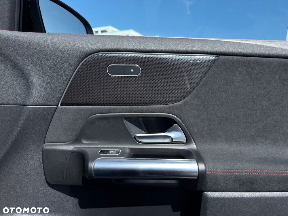 Mercedes-Benz GLA 200 d AMG Line - 31