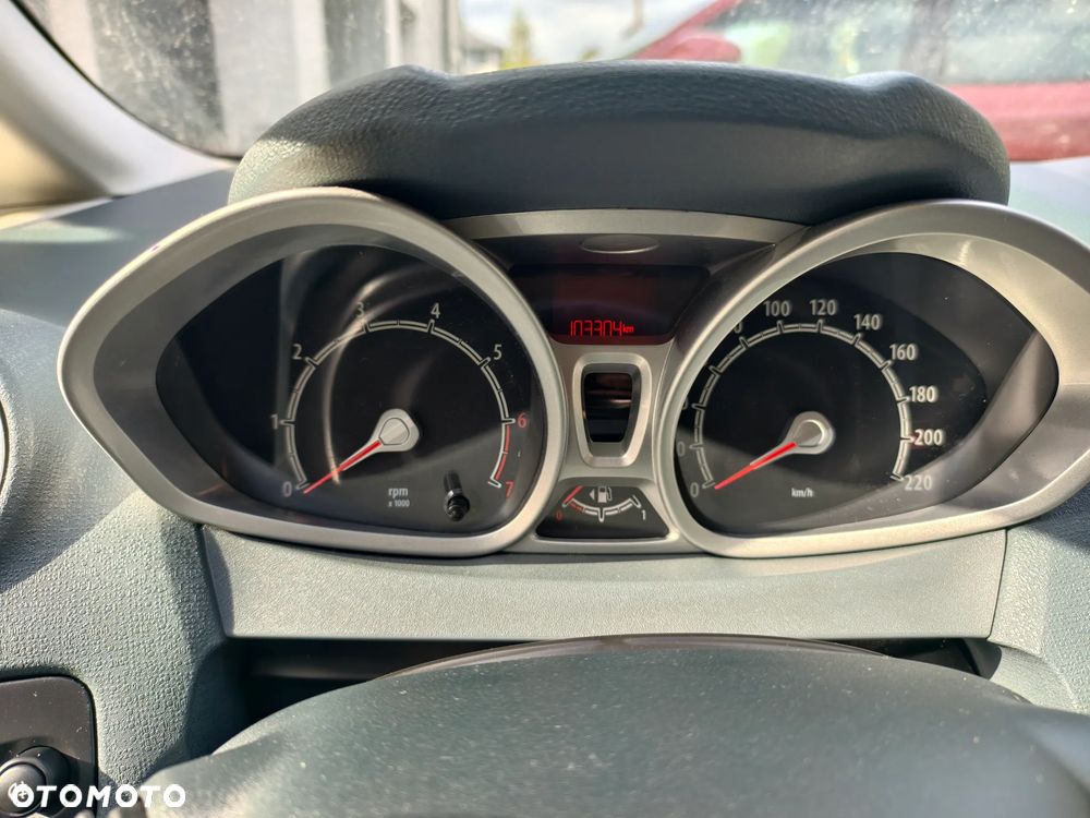 Ford Fiesta 1.4 Ghia - 14