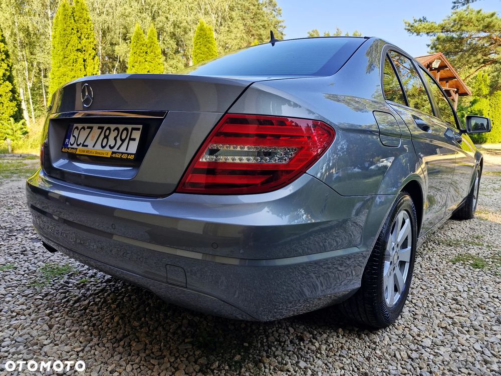 Mercedes-Benz Klasa C 180 CGI BlueEFFICIENCY Avantgarde - 4
