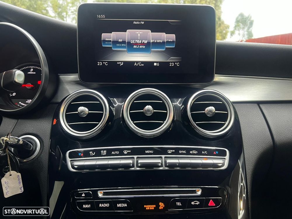 Mercedes-Benz C 300 BlueTEC Hybrid AMG Line - 38