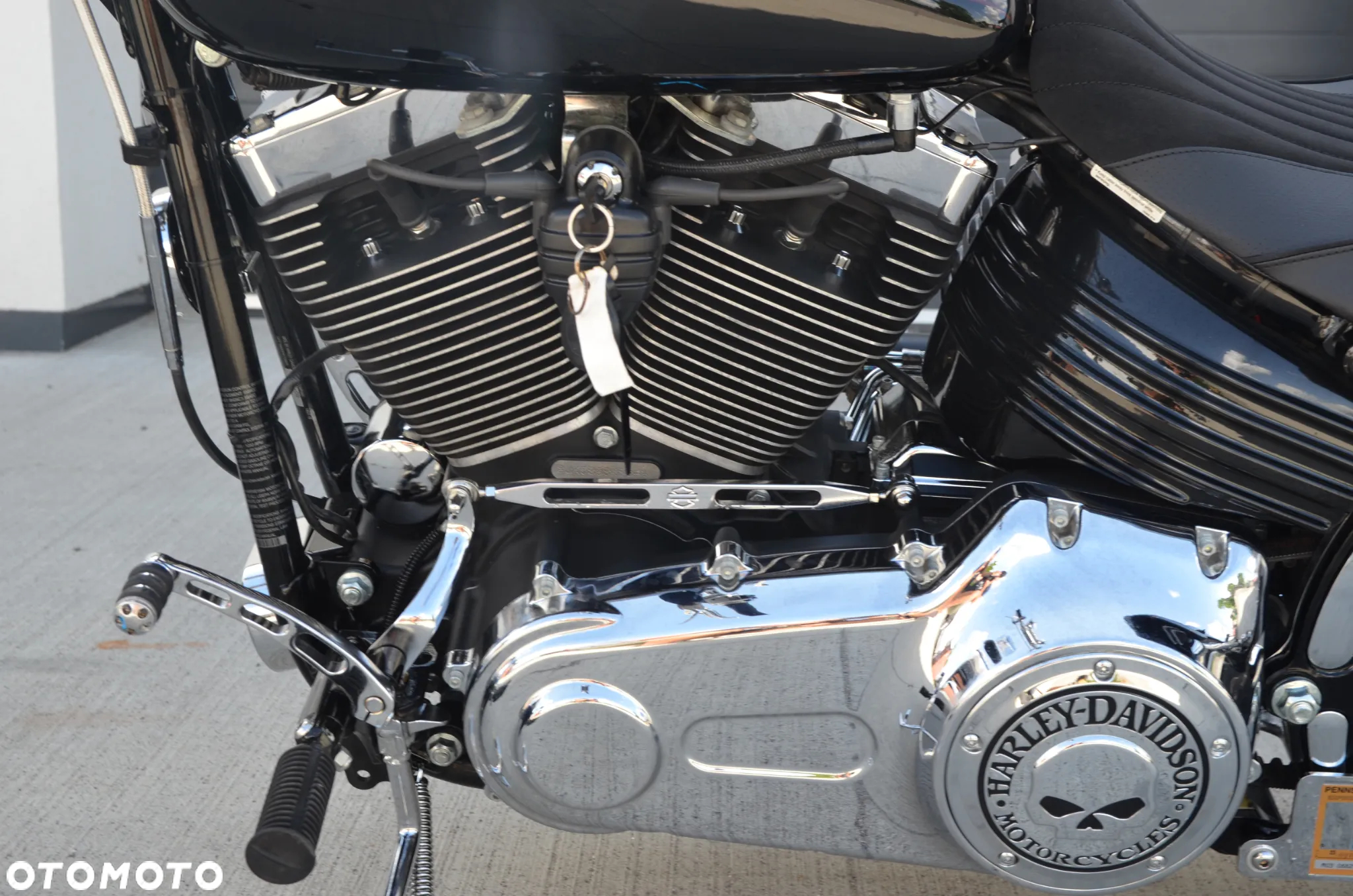 Harley-Davidson Softail Breakout - 14