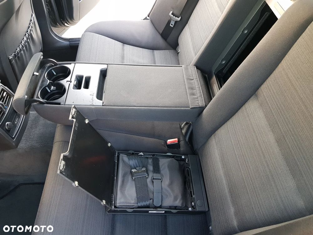 BMW Seria 5 520d - 32