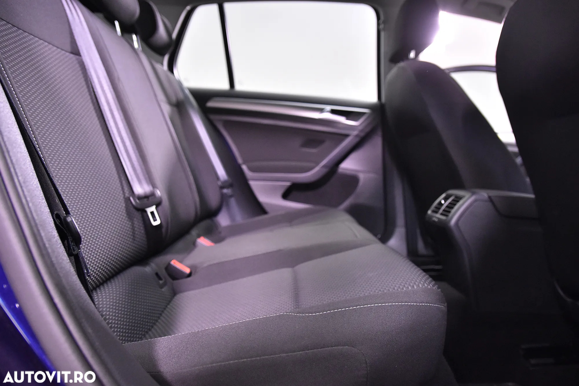 Volkswagen Golf - 12