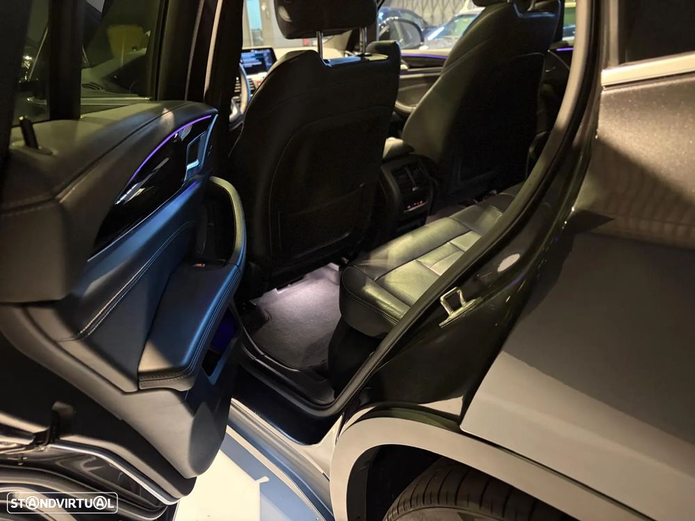 BMW iX3 Impressive - 12