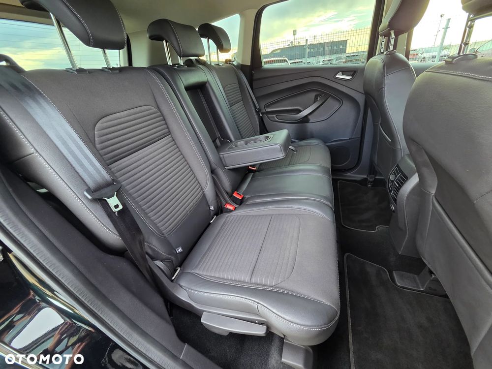 Ford Kuga 2.0 TDCi FWD Titanium - 36
