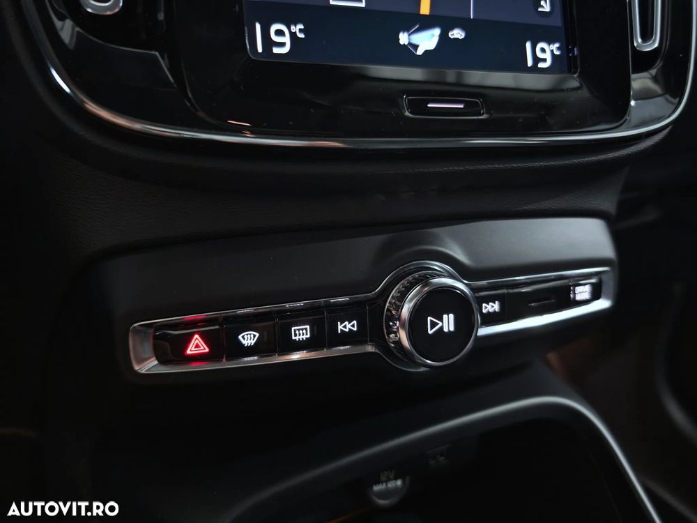 Volvo XC 40 T3 Momentum Pro - 23