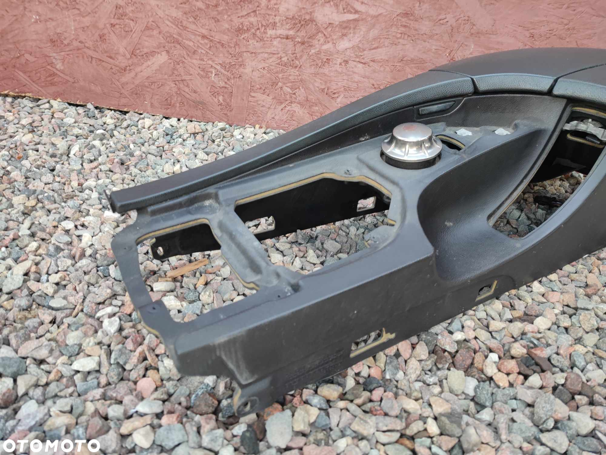 BMW E60 / E61 / E60LCI / E61LCI ORYGINALNY SKÓRZANY PODŁOKIETNIK /TUNEL ŚRODKOWY + GUZIK I-DRIVE + TELEFON O NR. 9 191 771 / 9 132 650 / 7 059 977 OEM W STANIE BARDZO DOBRYM - 4