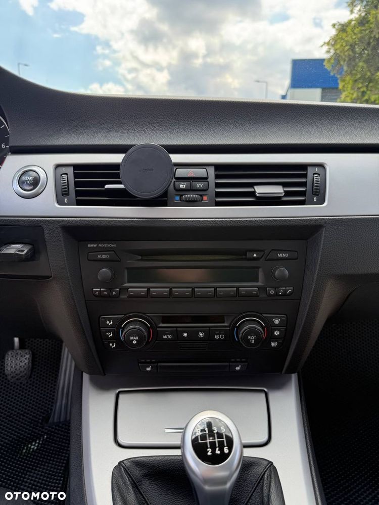 BMW Seria 3 320i - 11