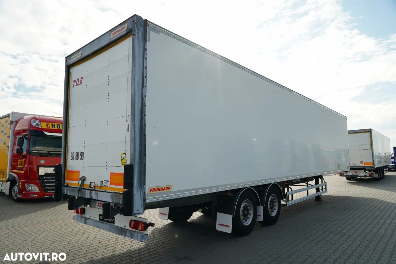 Fruehauf CONTAINER / KOFFER / AXE SAF / 2 AXE / OBLOANE RULANTE / PODEA RESISTENTĂ: ȘINĂ DIN SCADENĂ - 5