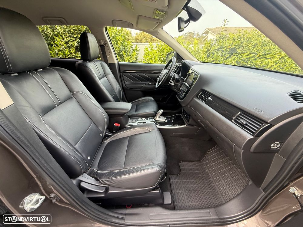 Mitsubishi Outlander 2.0 Instyle Navi - 26