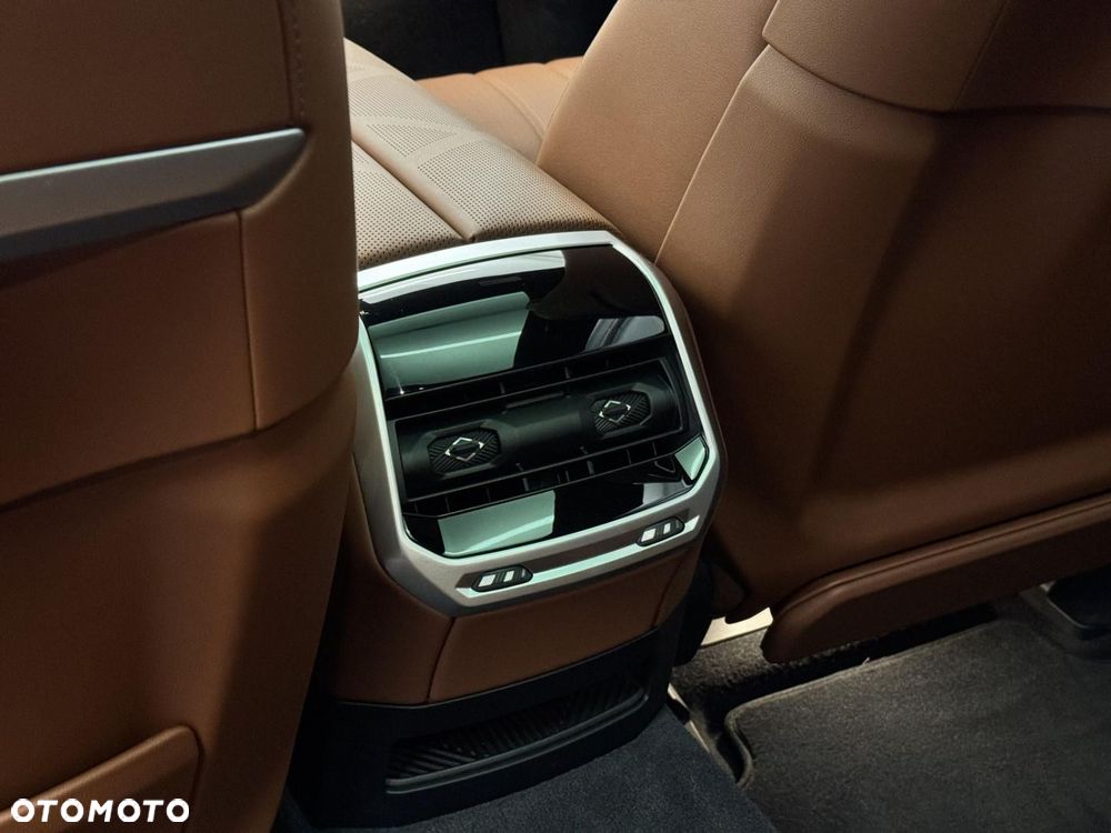 BMW Seria 7 - 27