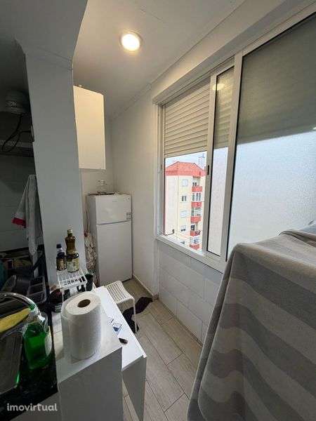 Arrendo T0 totalmente remodelado e mobiliado - Grande imagem: 4/4